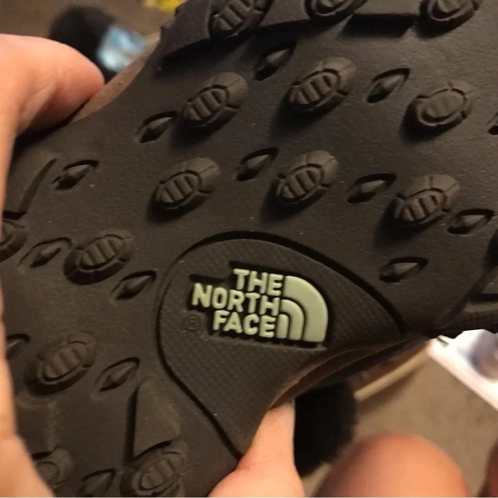 Youths The North Face Filles winter boots size 6 Excellent condition